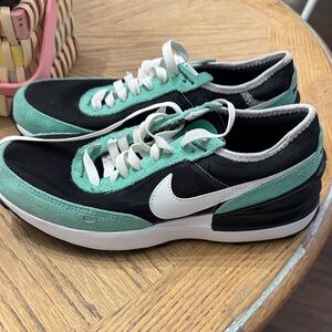 Nike Women's Black and Teal Sneakers